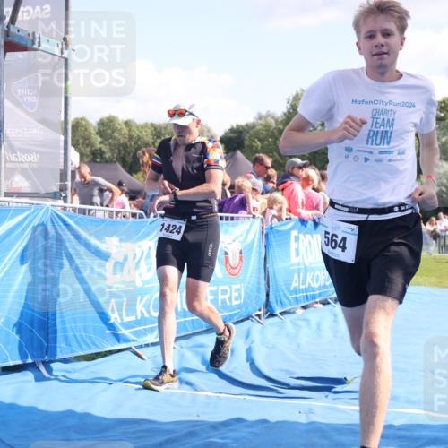 25.08.2024 - Elbe Triathlon Hamburg H.Heesch http://msf.ph/oto/6875392 25.08.2024 11:40:28 Ziel 564, 1424, 1445 meine-sportfotos.de