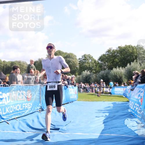 25.08.2024 - Elbe Triathlon Hamburg H.Heesch http://msf.ph/oto/6875407 25.08.2024 11:14:52 Ziel 580, 669 meine-sportfotos.de