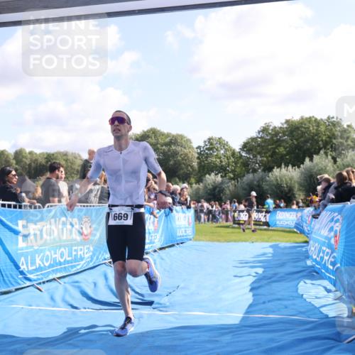 25.08.2024 - Elbe Triathlon Hamburg H.Heesch http://msf.ph/oto/6875413 25.08.2024 11:14:52 Ziel 580, 669 meine-sportfotos.de