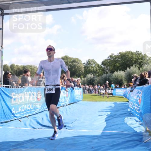 25.08.2024 - Elbe Triathlon Hamburg H.Heesch http://msf.ph/oto/6875416 25.08.2024 11:14:52 Ziel 580, 669 meine-sportfotos.de