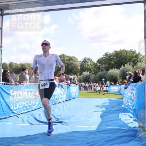 25.08.2024 - Elbe Triathlon Hamburg H.Heesch http://msf.ph/oto/6875419 25.08.2024 11:14:52 Ziel 580, 669 meine-sportfotos.de