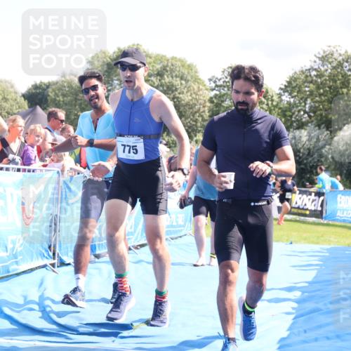 25.08.2024 - Elbe Triathlon Hamburg H.Heesch http://msf.ph/oto/6875450 25.08.2024 11:40:43 Ziel 267, 626, 677, 775 meine-sportfotos.de