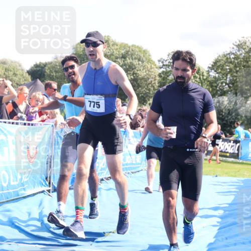 25.08.2024 - Elbe Triathlon Hamburg H.Heesch http://msf.ph/oto/6875453 25.08.2024 11:40:43 Ziel 267, 626, 677, 775 meine-sportfotos.de