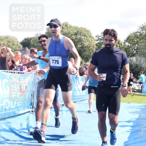 25.08.2024 - Elbe Triathlon Hamburg H.Heesch http://msf.ph/oto/6875455 25.08.2024 11:40:43 Ziel 267, 626, 677, 775 meine-sportfotos.de