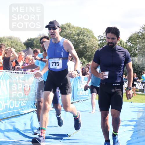 25.08.2024 - Elbe Triathlon Hamburg H.Heesch http://msf.ph/oto/6875458 25.08.2024 11:40:43 Ziel 267, 626, 677, 775 meine-sportfotos.de