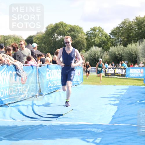 25.08.2024 - Elbe Triathlon Hamburg H.Heesch http://msf.ph/oto/6875462 25.08.2024 12:03:55 Ziel 480, 603, 1533, 1550, 1590 meine-sportfotos.de