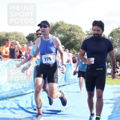 25.08.2024 - Elbe Triathlon Hamburg H.Heesch http://msf.ph/oto/6875463 25.08.2024 11:40:43 Ziel 267, 626, 677, 775 meine-sportfotos.de