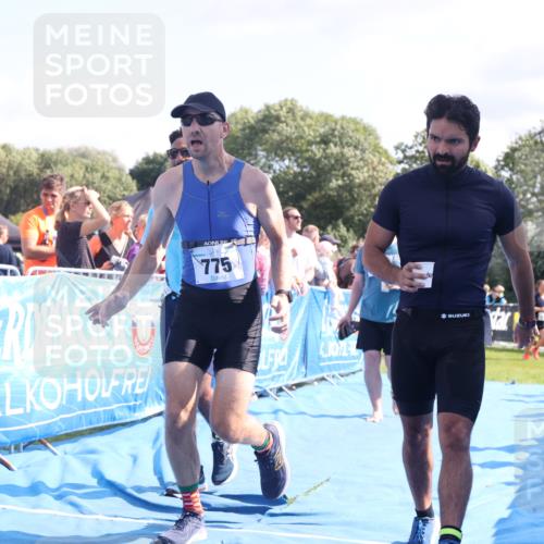 25.08.2024 - Elbe Triathlon Hamburg H.Heesch http://msf.ph/oto/6875466 25.08.2024 11:40:43 Ziel 267, 626, 677, 775 meine-sportfotos.de