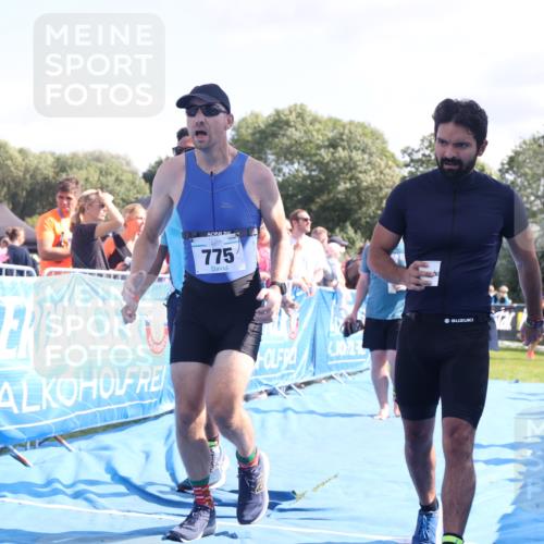 25.08.2024 - Elbe Triathlon Hamburg H.Heesch http://msf.ph/oto/6875469 25.08.2024 11:40:43 Ziel 267, 626, 677, 775 meine-sportfotos.de