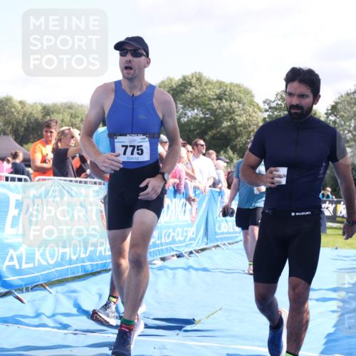 25.08.2024 - Elbe Triathlon Hamburg H.Heesch http://msf.ph/oto/6875473 25.08.2024 11:40:44 Ziel 267, 626, 677, 775 meine-sportfotos.de