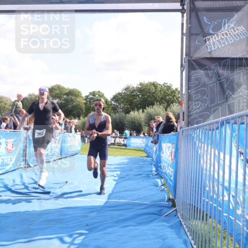 25.08.2024 - Elbe Triathlon Hamburg H.Heesch http://msf.ph/oto/6875487 25.08.2024 11:15:07 Ziel 214, 362 meine-sportfotos.de