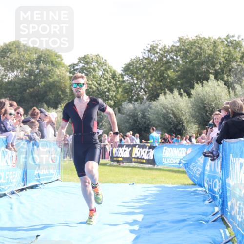 25.08.2024 - Elbe Triathlon Hamburg H.Heesch http://msf.ph/oto/6875509 25.08.2024 11:15:24 Ziel 613, 629 meine-sportfotos.de