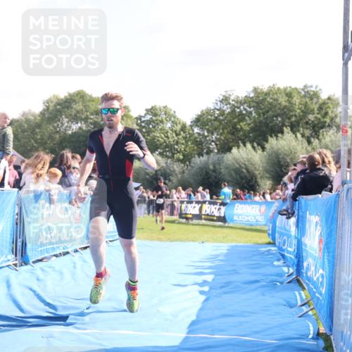 25.08.2024 - Elbe Triathlon Hamburg H.Heesch http://msf.ph/oto/6875532 25.08.2024 11:15:25 Ziel 613, 629 meine-sportfotos.de
