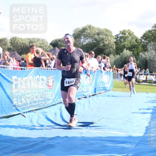 25.08.2024 - Elbe Triathlon Hamburg H.Heesch http://msf.ph/oto/6875533 25.08.2024 11:40:59 Ziel 375, 470, 1422, 1440 meine-sportfotos.de