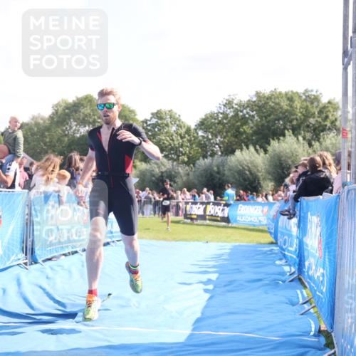 25.08.2024 - Elbe Triathlon Hamburg H.Heesch http://msf.ph/oto/6875535 25.08.2024 11:15:25 Ziel 613, 629 meine-sportfotos.de
