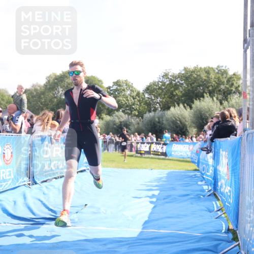 25.08.2024 - Elbe Triathlon Hamburg H.Heesch http://msf.ph/oto/6875537 25.08.2024 11:15:25 Ziel 613, 629 meine-sportfotos.de