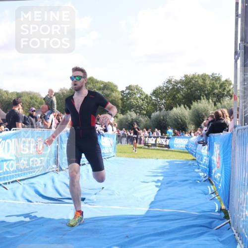 25.08.2024 - Elbe Triathlon Hamburg H.Heesch http://msf.ph/oto/6875544 25.08.2024 11:15:25 Ziel 613, 629 meine-sportfotos.de