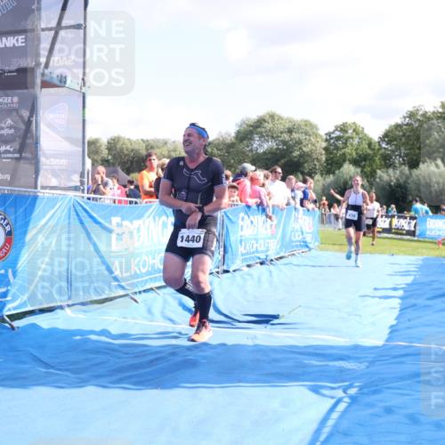 25.08.2024 - Elbe Triathlon Hamburg H.Heesch http://msf.ph/oto/6875546 25.08.2024 11:40:59 Ziel 375, 470, 1422, 1440 meine-sportfotos.de