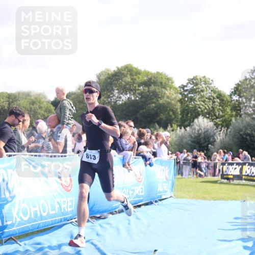 25.08.2024 - Elbe Triathlon Hamburg H.Heesch http://msf.ph/oto/6875573 25.08.2024 11:15:28 Ziel 613, 629 meine-sportfotos.de