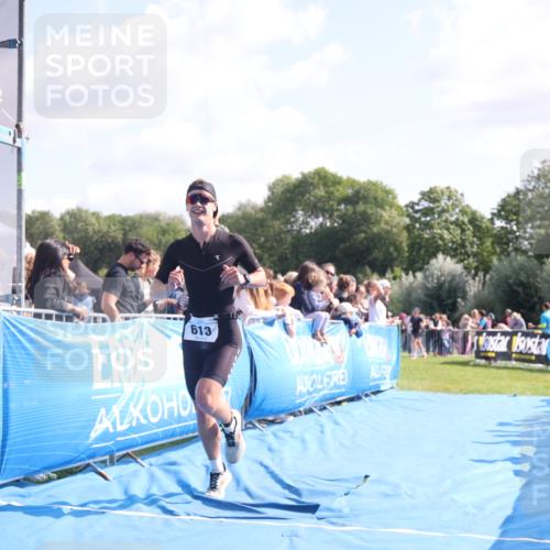 25.08.2024 - Elbe Triathlon Hamburg H.Heesch http://msf.ph/oto/6875583 25.08.2024 11:15:29 Ziel 613, 629 meine-sportfotos.de