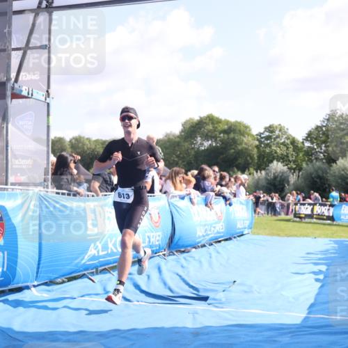 25.08.2024 - Elbe Triathlon Hamburg H.Heesch http://msf.ph/oto/6875589 25.08.2024 11:15:29 Ziel 613, 629 meine-sportfotos.de