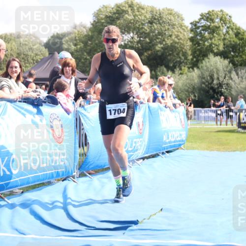 25.08.2024 - Elbe Triathlon Hamburg H.Heesch http://msf.ph/oto/6875605 25.08.2024 12:04:44 Ziel 495, 1704 meine-sportfotos.de
