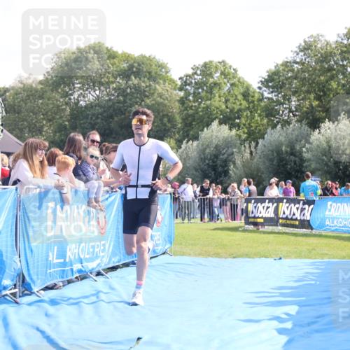 25.08.2024 - Elbe Triathlon Hamburg H.Heesch http://msf.ph/oto/6875607 25.08.2024 11:15:49 Ziel 618 meine-sportfotos.de