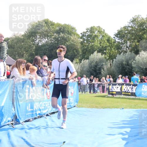 25.08.2024 - Elbe Triathlon Hamburg H.Heesch http://msf.ph/oto/6875613 25.08.2024 11:15:49 Ziel 618 meine-sportfotos.de