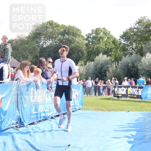 25.08.2024 - Elbe Triathlon Hamburg H.Heesch http://msf.ph/oto/6875616 25.08.2024 11:15:49 Ziel 618 meine-sportfotos.de