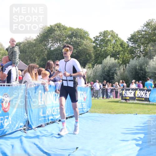 25.08.2024 - Elbe Triathlon Hamburg H.Heesch http://msf.ph/oto/6875619 25.08.2024 11:15:49 Ziel 618 meine-sportfotos.de