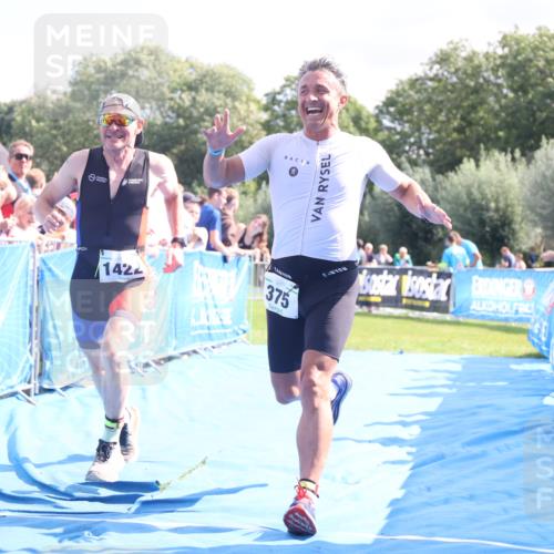 25.08.2024 - Elbe Triathlon Hamburg H.Heesch http://msf.ph/oto/6875620 25.08.2024 11:41:03 Ziel 375, 470, 1422, 1440 meine-sportfotos.de