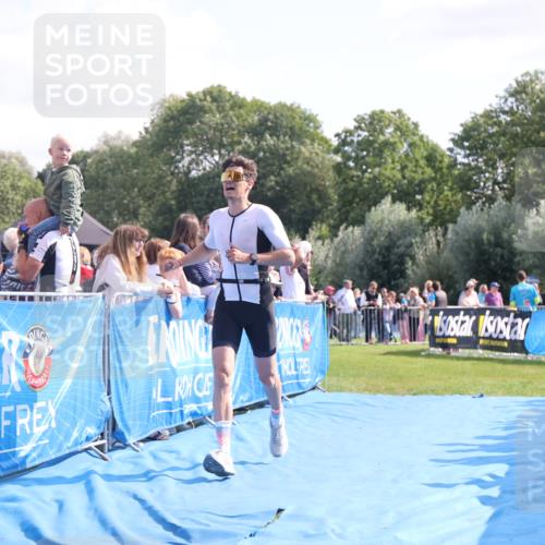 25.08.2024 - Elbe Triathlon Hamburg H.Heesch http://msf.ph/oto/6875622 25.08.2024 11:15:49 Ziel 618 meine-sportfotos.de