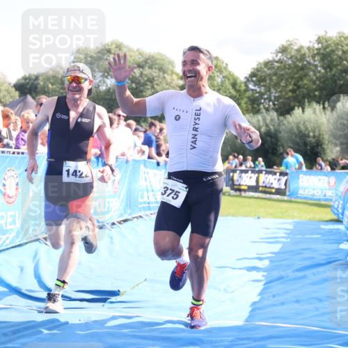25.08.2024 - Elbe Triathlon Hamburg H.Heesch http://msf.ph/oto/6875626 25.08.2024 11:41:03 Ziel 375, 470, 1422, 1440 meine-sportfotos.de