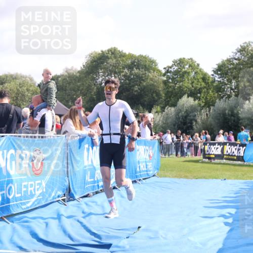 25.08.2024 - Elbe Triathlon Hamburg H.Heesch http://msf.ph/oto/6875630 25.08.2024 11:15:49 Ziel 618 meine-sportfotos.de