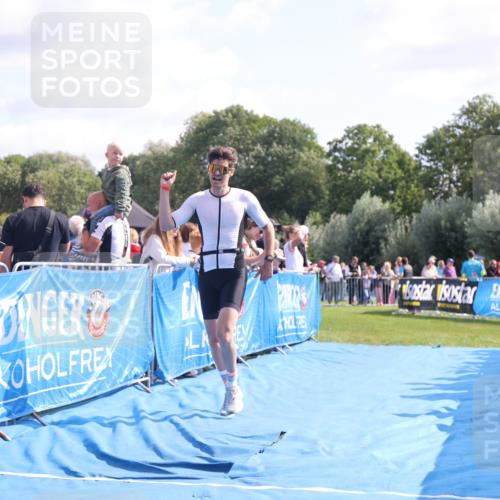 25.08.2024 - Elbe Triathlon Hamburg H.Heesch http://msf.ph/oto/6875635 25.08.2024 11:15:49 Ziel 618 meine-sportfotos.de