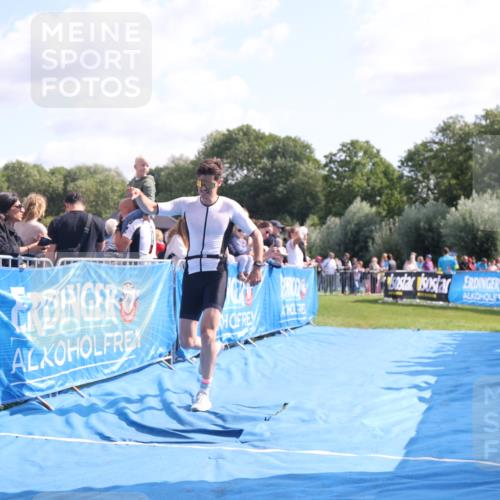 25.08.2024 - Elbe Triathlon Hamburg H.Heesch http://msf.ph/oto/6875647 25.08.2024 11:15:49 Ziel 618 meine-sportfotos.de
