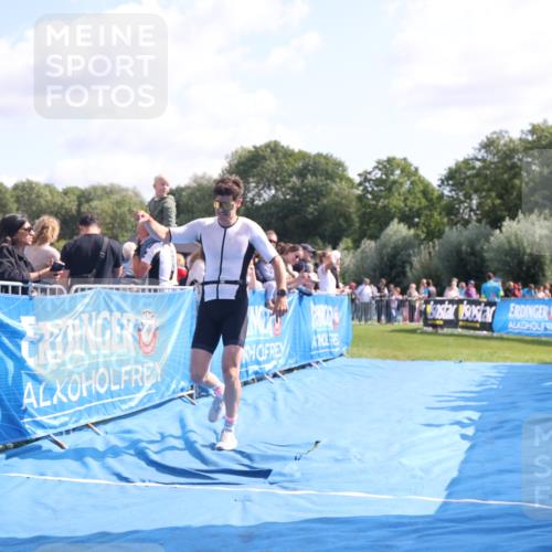 25.08.2024 - Elbe Triathlon Hamburg H.Heesch http://msf.ph/oto/6875650 25.08.2024 11:15:49 Ziel 618 meine-sportfotos.de
