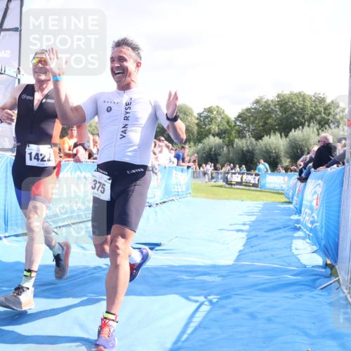 25.08.2024 - Elbe Triathlon Hamburg H.Heesch http://msf.ph/oto/6875656 25.08.2024 11:41:03 Ziel 375, 470, 1422, 1440 meine-sportfotos.de