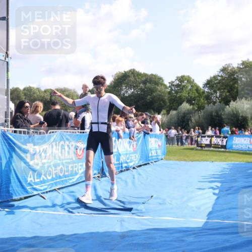 25.08.2024 - Elbe Triathlon Hamburg H.Heesch http://msf.ph/oto/6875658 25.08.2024 11:15:50 Ziel 618 meine-sportfotos.de
