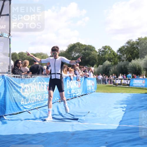 25.08.2024 - Elbe Triathlon Hamburg H.Heesch http://msf.ph/oto/6875666 25.08.2024 11:15:50 Ziel 618 meine-sportfotos.de
