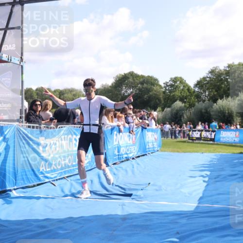 25.08.2024 - Elbe Triathlon Hamburg H.Heesch http://msf.ph/oto/6875669 25.08.2024 11:15:50 Ziel 618 meine-sportfotos.de