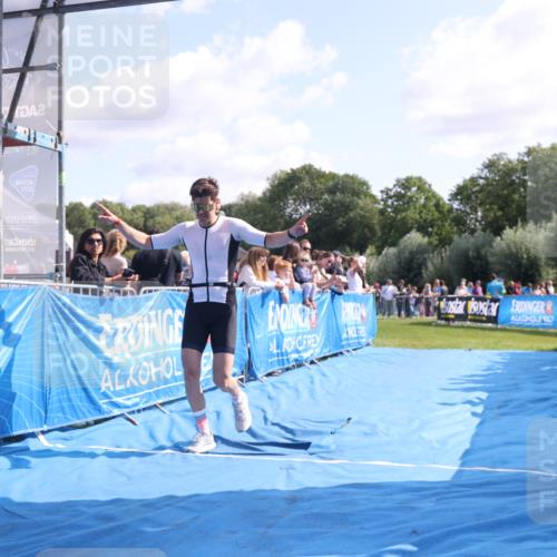 25.08.2024 - Elbe Triathlon Hamburg H.Heesch http://msf.ph/oto/6875672 25.08.2024 11:15:50 Ziel 618 meine-sportfotos.de
