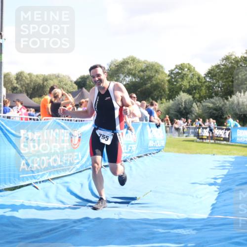 25.08.2024 - Elbe Triathlon Hamburg H.Heesch http://msf.ph/oto/6875675 25.08.2024 11:41:19 Ziel 755 meine-sportfotos.de