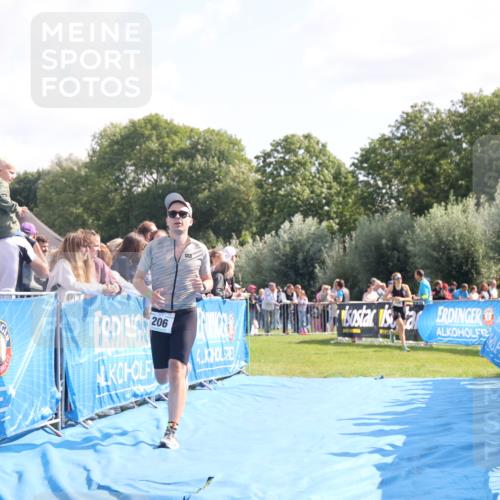 25.08.2024 - Elbe Triathlon Hamburg H.Heesch http://msf.ph/oto/6875689 25.08.2024 11:16:09 Ziel 206 meine-sportfotos.de
