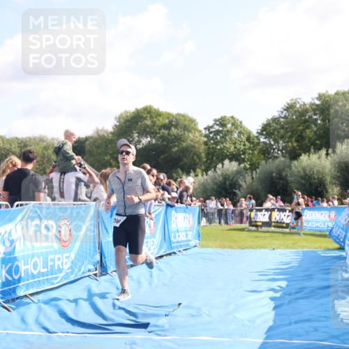 25.08.2024 - Elbe Triathlon Hamburg H.Heesch http://msf.ph/oto/6875708 25.08.2024 11:16:09 Ziel 206 meine-sportfotos.de