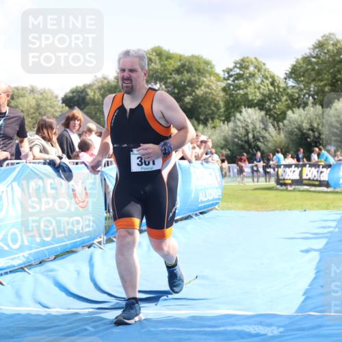 25.08.2024 - Elbe Triathlon Hamburg H.Heesch http://msf.ph/oto/6875710 25.08.2024 12:05:24 Ziel 361, 1596, 1603 meine-sportfotos.de
