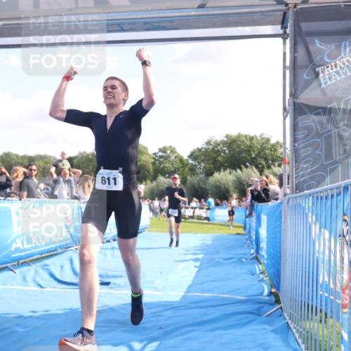 25.08.2024 - Elbe Triathlon Hamburg H.Heesch http://msf.ph/oto/6875808 25.08.2024 11:16:26 Ziel 607, 611, 693 meine-sportfotos.de