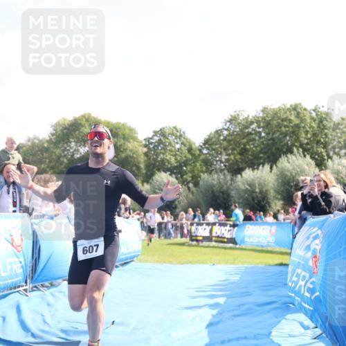25.08.2024 - Elbe Triathlon Hamburg H.Heesch http://msf.ph/oto/6875840 25.08.2024 11:16:27 Ziel 607, 611, 693 meine-sportfotos.de