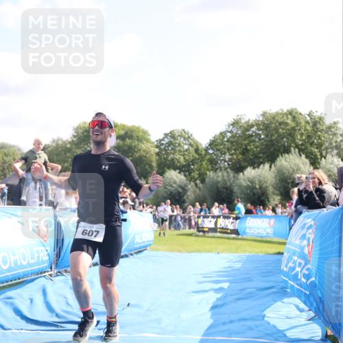 25.08.2024 - Elbe Triathlon Hamburg H.Heesch http://msf.ph/oto/6875847 25.08.2024 11:16:27 Ziel 607, 611, 693 meine-sportfotos.de