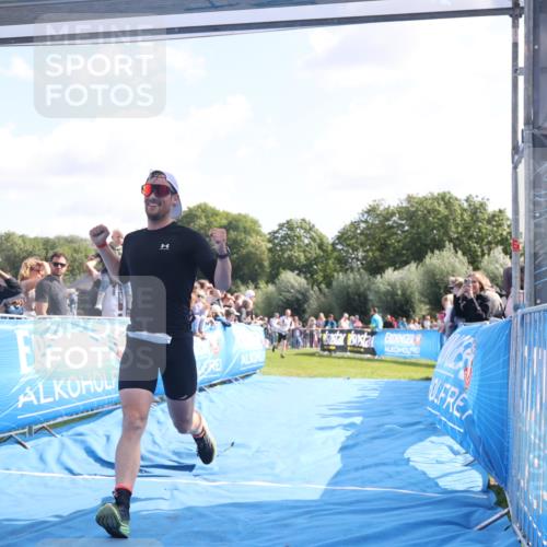 25.08.2024 - Elbe Triathlon Hamburg H.Heesch http://msf.ph/oto/6875851 25.08.2024 11:16:28 Ziel 607, 611, 693 meine-sportfotos.de